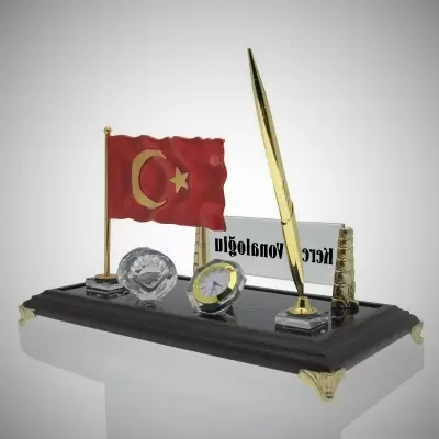 Türk Bayraklı Kristal Masa İsimliği Örnekleri