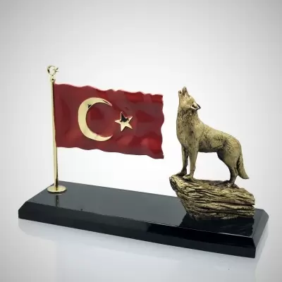 Türk Bayraklı Bozkurt Masa İsimliği