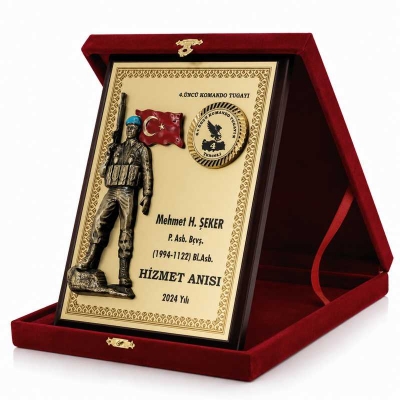 Komando Bayraklı Boyalı Dikey Plaket