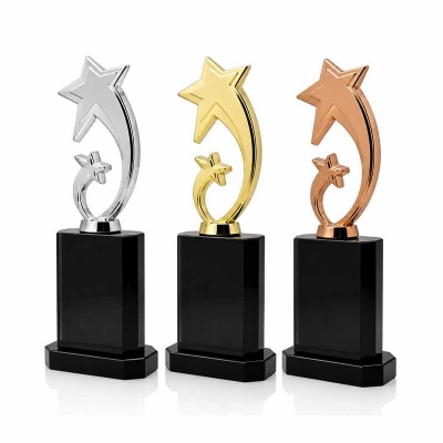 Metal Yıldızlı Plaket Siyah Ayaklı 