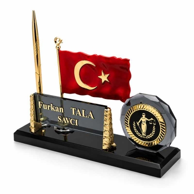 Türk Bayraklı Hukuk Masa İsimliği